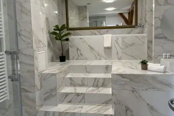 Doppelzimmer mit Wellness Badewanne in Schloss Krugsdorf bei Pasewalk