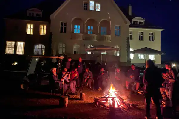exklusiv Schloss mieten mit Lagerfeuer