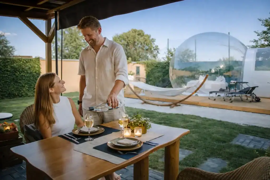 Pärchenabend im Bubble Tent Hotel